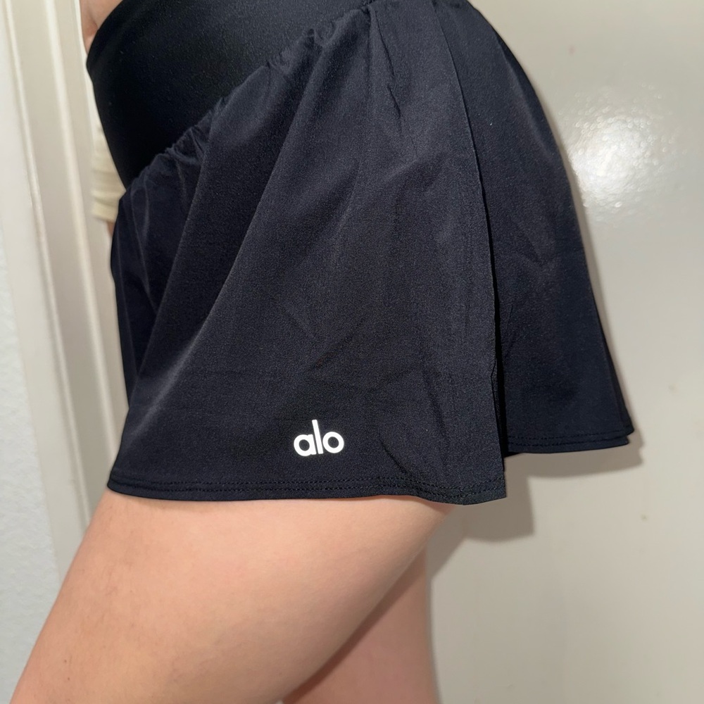 ALO Yoga Black Flowy Athletic Skort - Picture 2 of 5